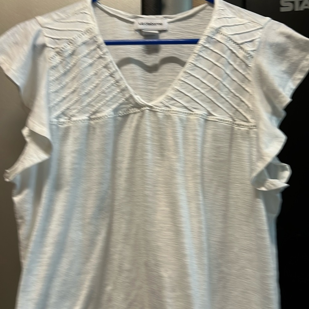 Women’s white top